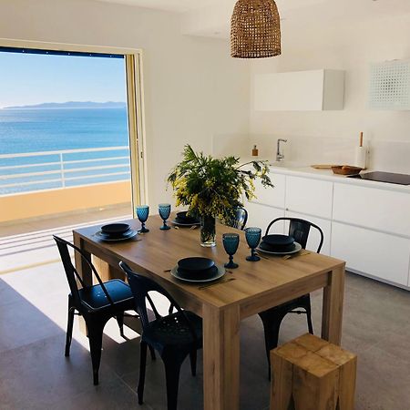 T3 Front De Mer Dernier Etage Vue Mer Petit Havre De Paix Pour Vos Vacances Emplacement Unique Vue Mer Panoramique A 180 Degres Pour Ce T3 En Face De La Plage Front De Mer Vue Sur Les Iles 5 Et Dernier Etage Avec Ascenseur Le Lavandou Eksteriør bilde