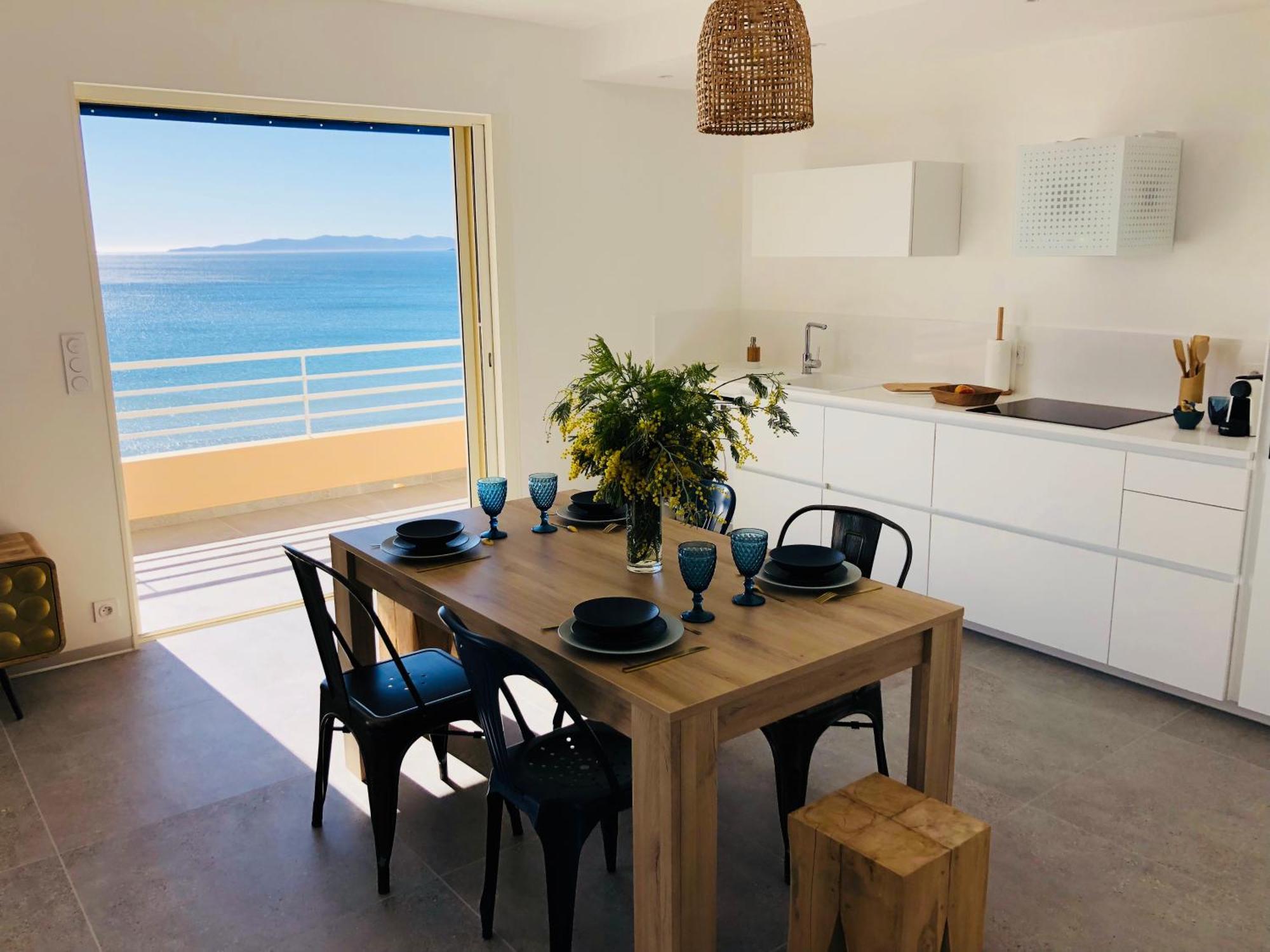 T3 Front De Mer Dernier Etage Vue Mer Petit Havre De Paix Pour Vos Vacances Emplacement Unique Vue Mer Panoramique A 180 Degres Pour Ce T3 En Face De La Plage Front De Mer Vue Sur Les Iles 5 Et Dernier Etage Avec Ascenseur Le Lavandou Eksteriør bilde